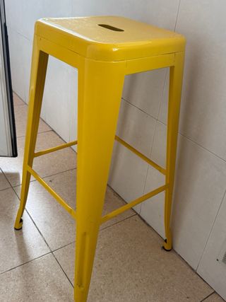 Taburete alto metálico amarillo