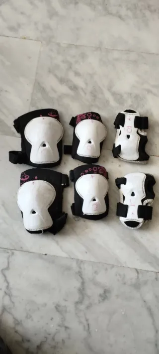 Patines en línea, protecciones, casco y bolsa