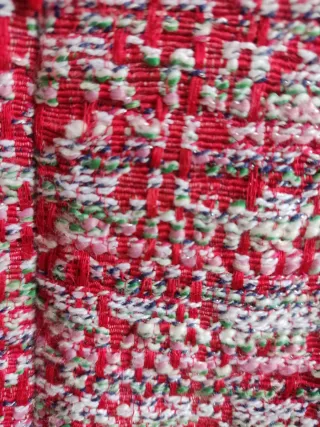 Preciosa Falda Zara roja y blanca.