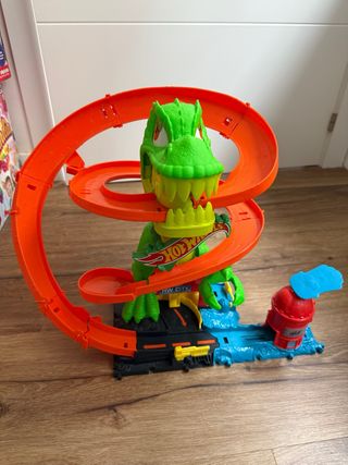 Pista Hot Wheels T-Rex Batalla en Llamas