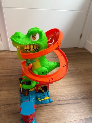 Pista Hot Wheels T-Rex Batalla en Llamas