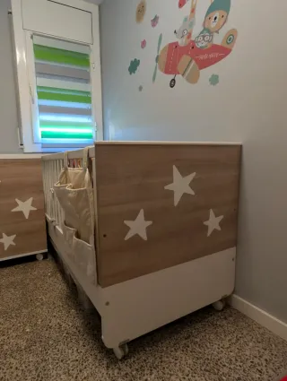 Habitación infantil: Maxicuna y cómoda