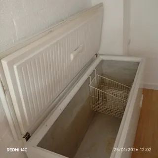 Congelador horizontal blanco pequeño