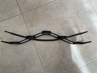 Portavelas metálico con vasos de cristal