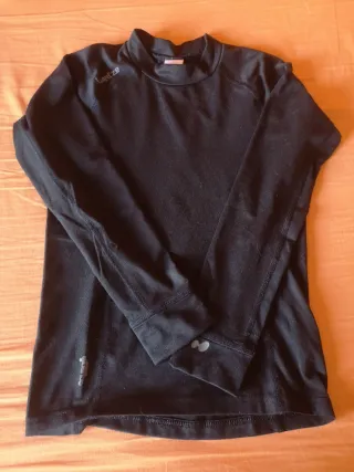 Camiseta térmica esquí Quechua negra y azul. 8 año