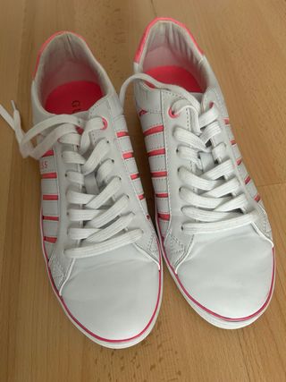Zapatillas Guess Blancas y Rosas