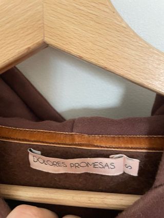 Sudadera Dolores Promesas Marrón