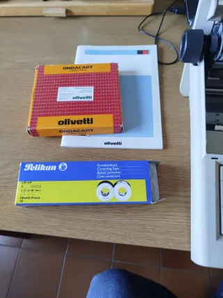 Máquina de escribir Olivetti PT505