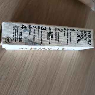 Bershka #KINDASHY Crema Desmaquillante Labios