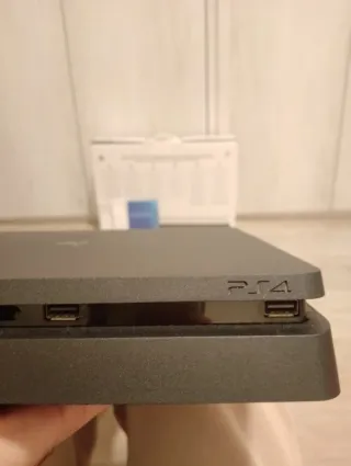 PS4 Slim 500GB + Controller