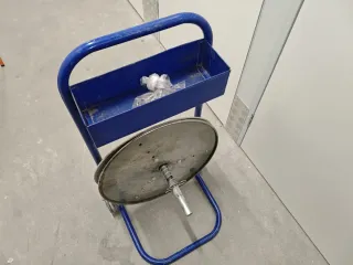 Herramienta flejadora metálica