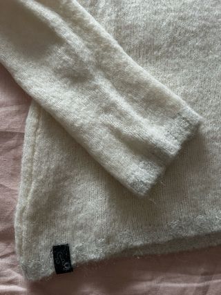 Maglioncino color crema con fiocco