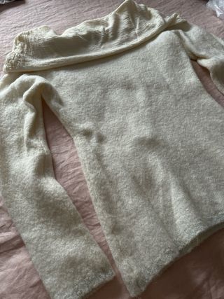 Maglioncino color crema con fiocco