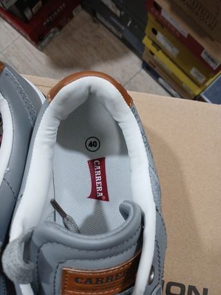 Zapatillas Carrera Grises y Blancas talla 40