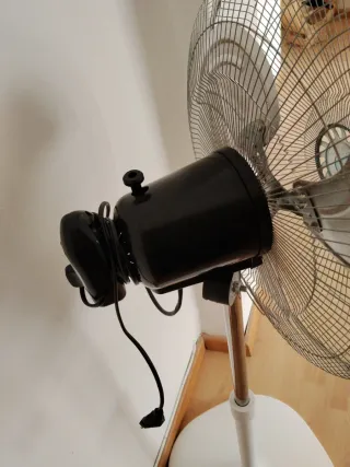 Ventilador de pie azul