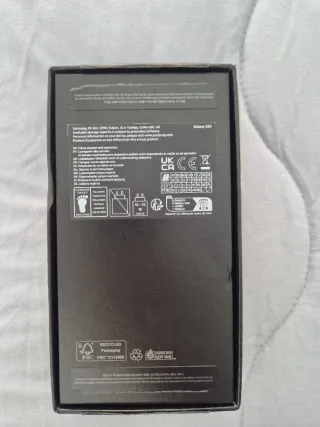Samsung Galaxy S24 contractura y caja.
