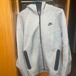 Chaqueta deportiva Nike gris