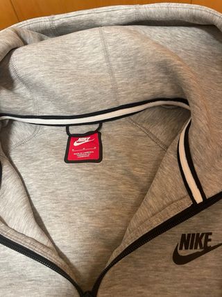 Chaqueta deportiva Nike gris