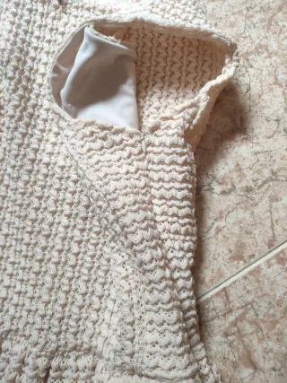 Vestido beige tejido sin mangas