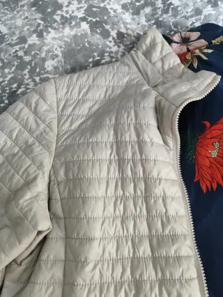 Cazadora reversible acolchada floral