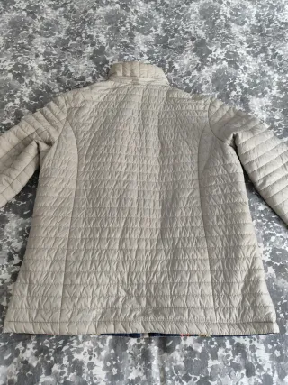 Cazadora reversible acolchada floral