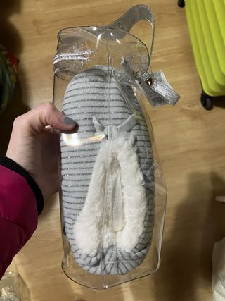 Zapatillas Women'secret grises y blancas