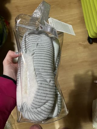 Zapatillas Women'secret grises y blancas