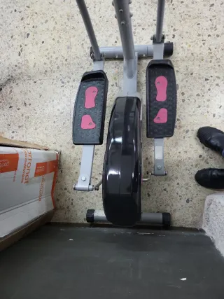 Máquina elíptica gris negra