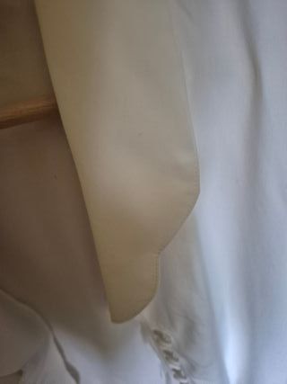 Blusa blanca con botones