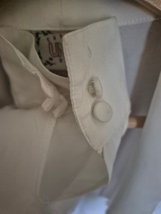 Blusa blanca con botones