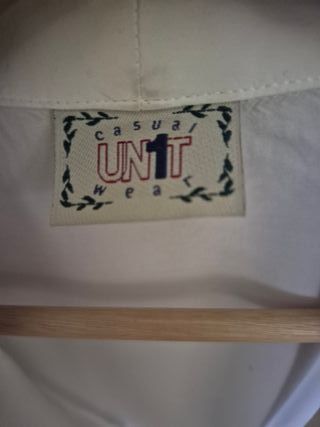 Blusa blanca con botones