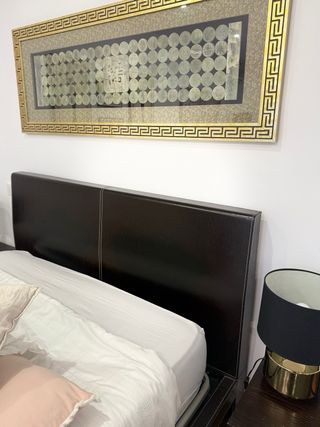 Dormitorio Matrimonio: Cama, 2 Mesillas, Cómoda