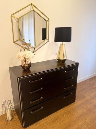 Dormitorio Matrimonio: Cama, 2 Mesillas, Cómoda