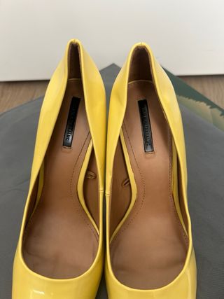 Zapatos tacón Stiletto Zara amarillos
