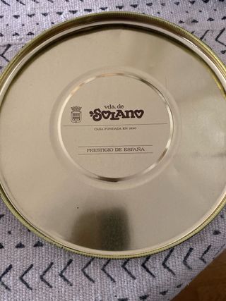 Caja antigua Solano flores dorada