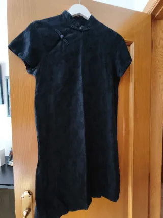 Vestido negro estilo japonés bordado