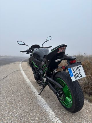 Kawasaki Z900 Full 2024 - 12.900 km