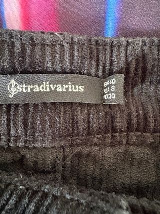 Minifalda de pana negra Stradivarius