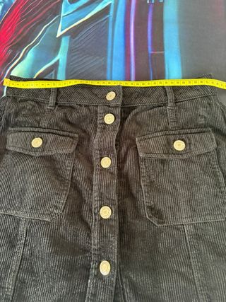 Minifalda de pana negra Stradivarius