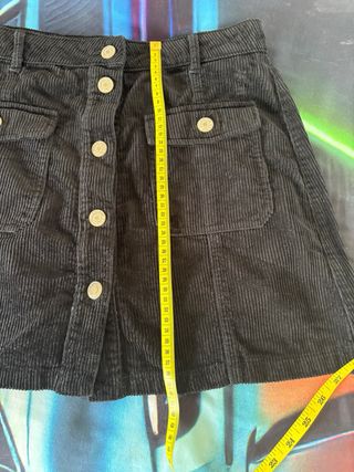 Minifalda de pana negra Stradivarius