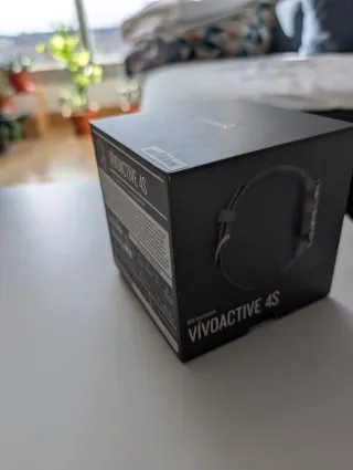 Reloj Garmin vivoactive 4S Gris