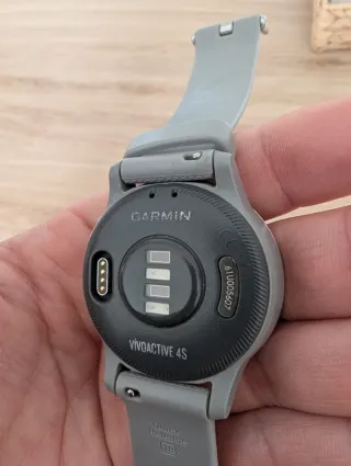 Reloj Garmin vivoactive 4S Gris