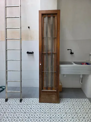 Puerta doble mobila vieja