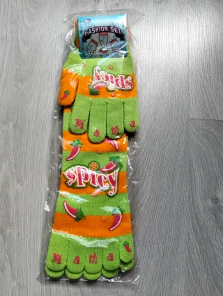 Guantes y calcetines niño (3,50€ cada uno)