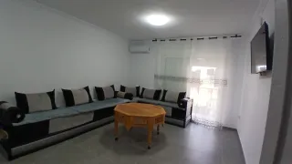 Salón marroquí y mesa