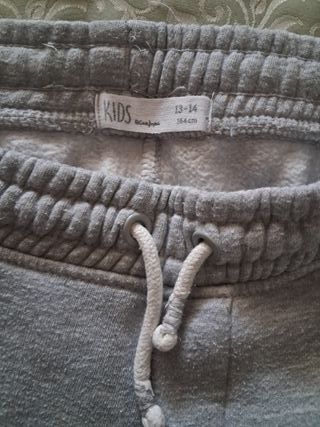 Pantalón deportivo gris