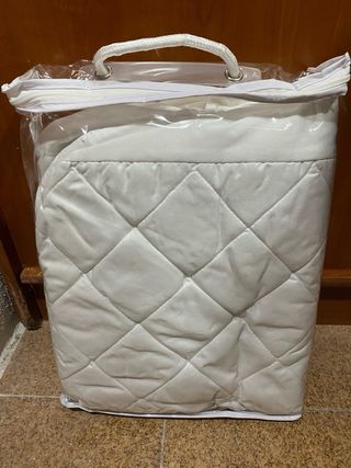 Ropa de cuna: sábanas, edredón y cubrecolchón.