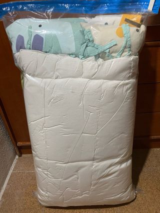 Ropa de cuna: sábanas, edredón y cubrecolchón.