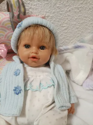 Muñeca Arias con bolso cambiador.