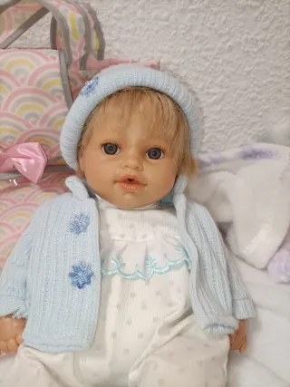 Muñeca Arias con bolso cambiador.